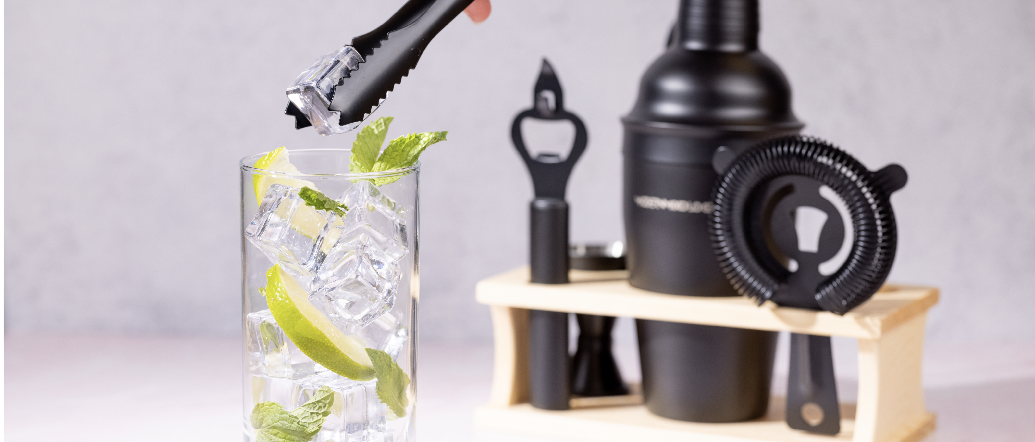 KITESSENSU Mixology Bar Kit mit Ständer, Komplettes 11-teiliges Cocktail  Shaker Set Bar Set für inspiriertes Getränk Mixerlebnis